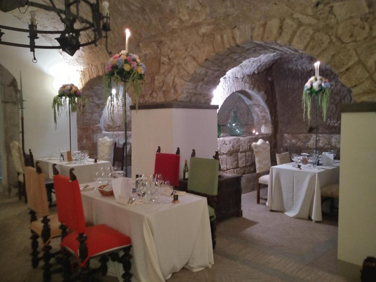 Castello Costaguti Hotel Roccalvecce Exterior photo