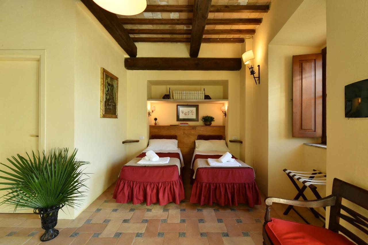 Castello Costaguti Hotel Roccalvecce Exterior photo