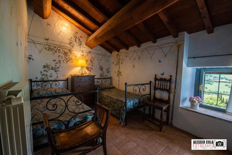 Castello Costaguti Hotel Roccalvecce Exterior photo