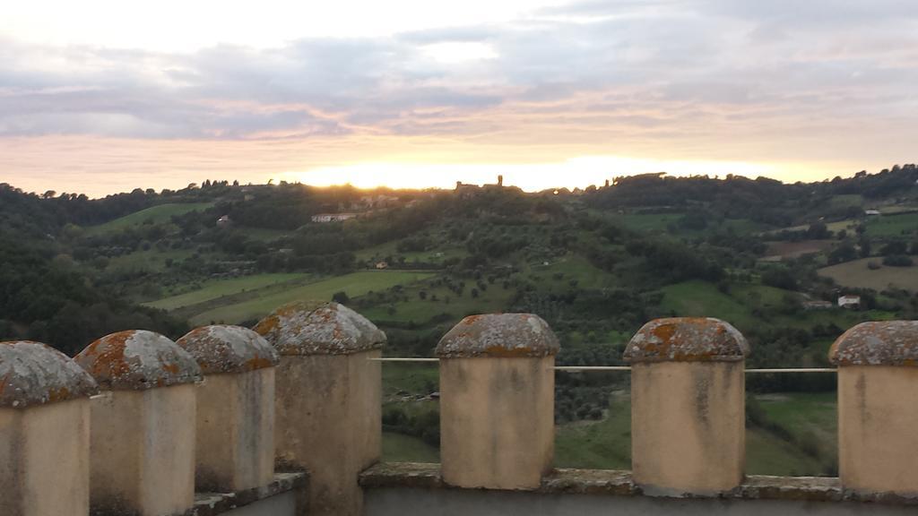Castello Costaguti Hotel Roccalvecce Exterior photo